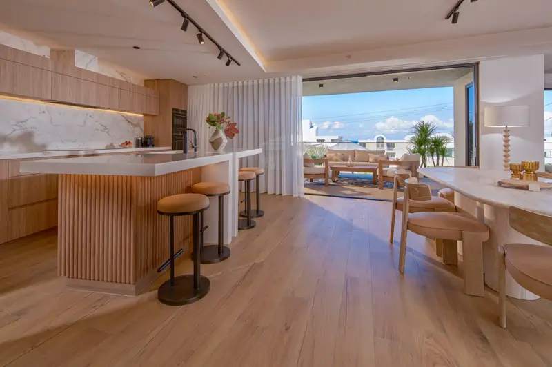 Kitchen/Dining/Balcony